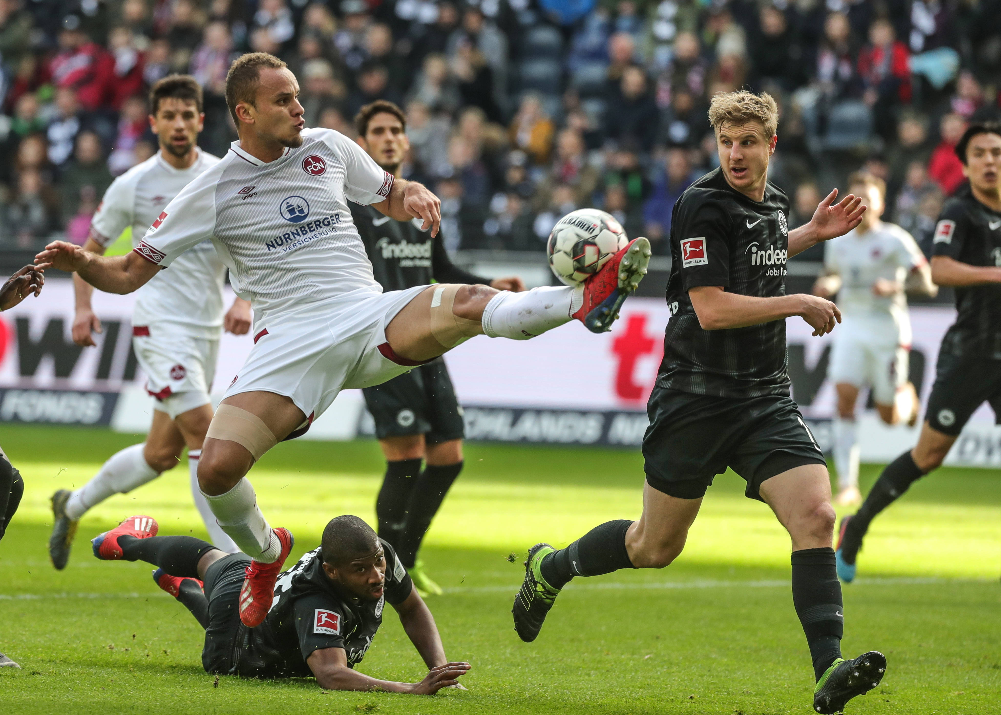 他在攻击端 他在攻击端