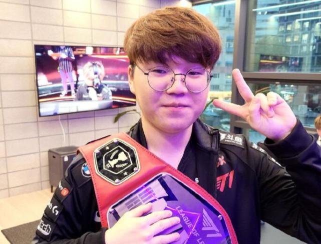 持紧密联系 持紧密联系