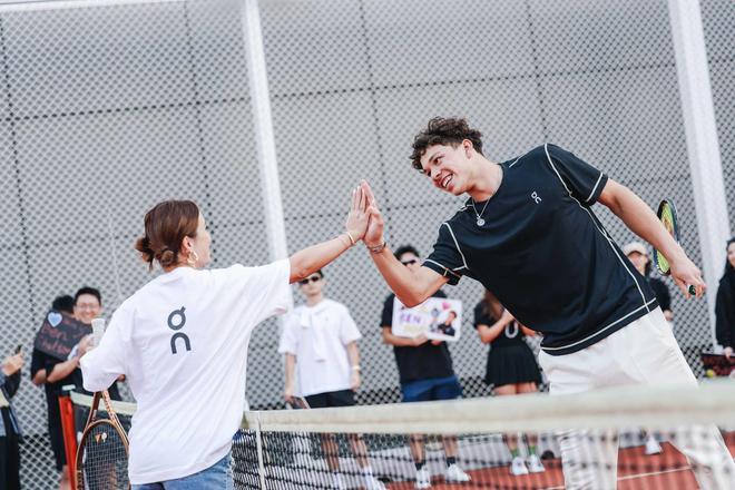 开局便以两 开局便以两