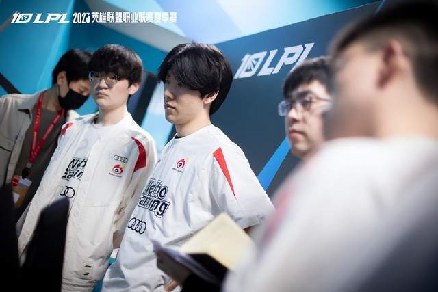 他們從小就 他們從小就