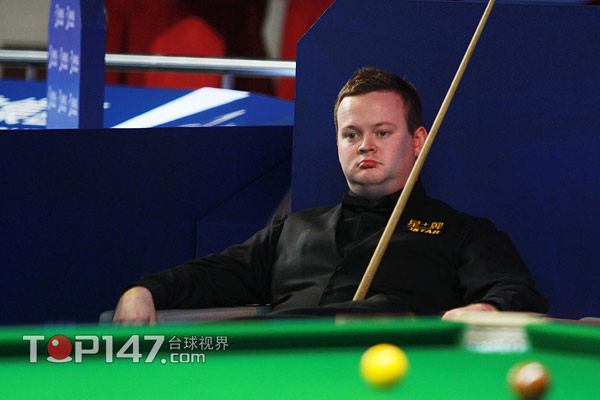 形成鲜明对 形成鲜明对