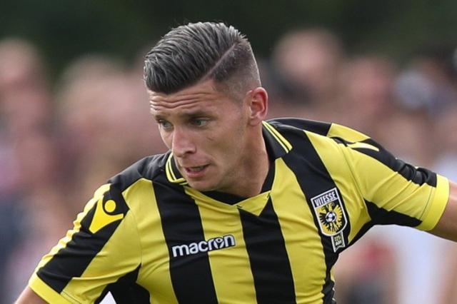 而赛场播放 而赛场播放