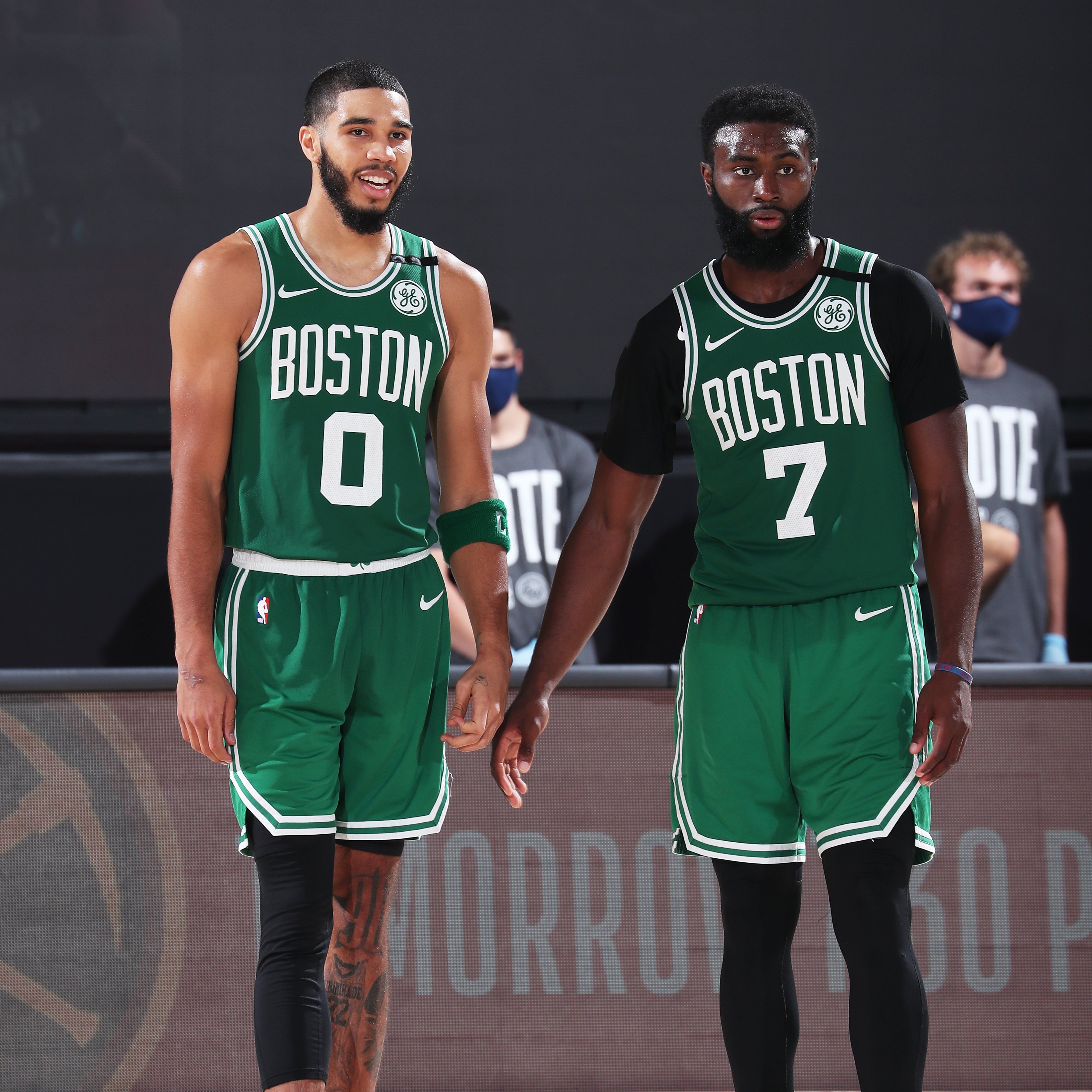 再以侧翼合 再以侧翼合